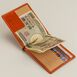 スリムでコンパクトな札ばさみ（マネークリップ）中心にあるクリップはバネ付きで紙幣をしっかりホールドします。