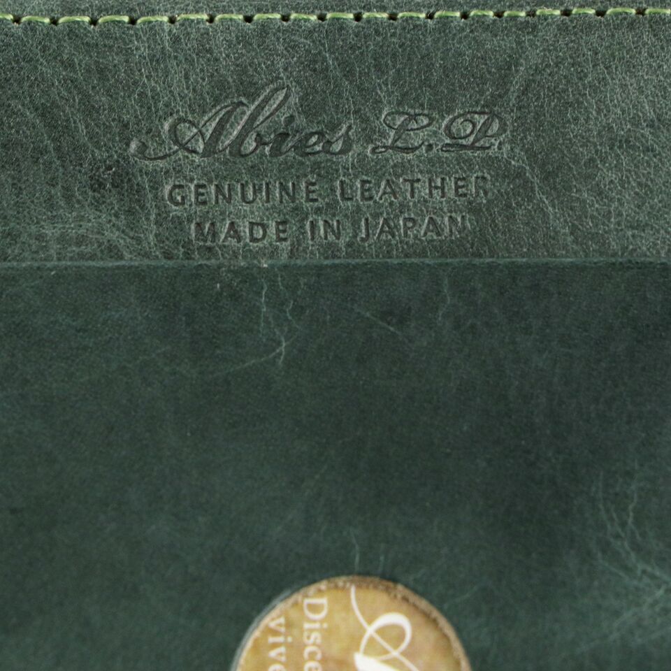 表面にさりげなく「Abies L.P」オリジナルロゴの素押し入り。高さ約7センチ×幅約11.8センチ×奥行約1.5センチ　重さ約50グラム
