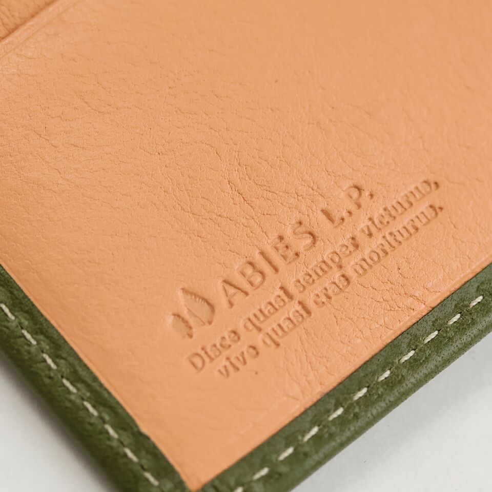 内側に「ABIES L.P.」オリジナルロゴの型押し入りです。